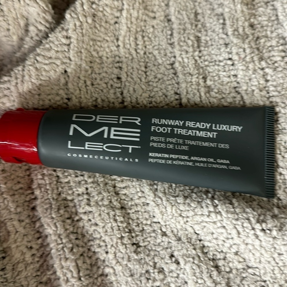 Der Me Lect Runway Ready Luxury Foot Treatment 1.7 full ounces